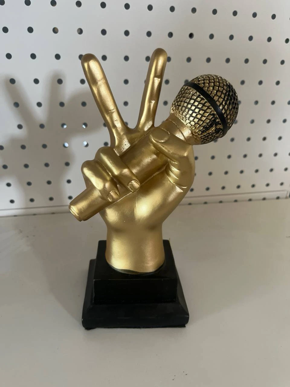 DECORATION HAND WITH MICROPHONE